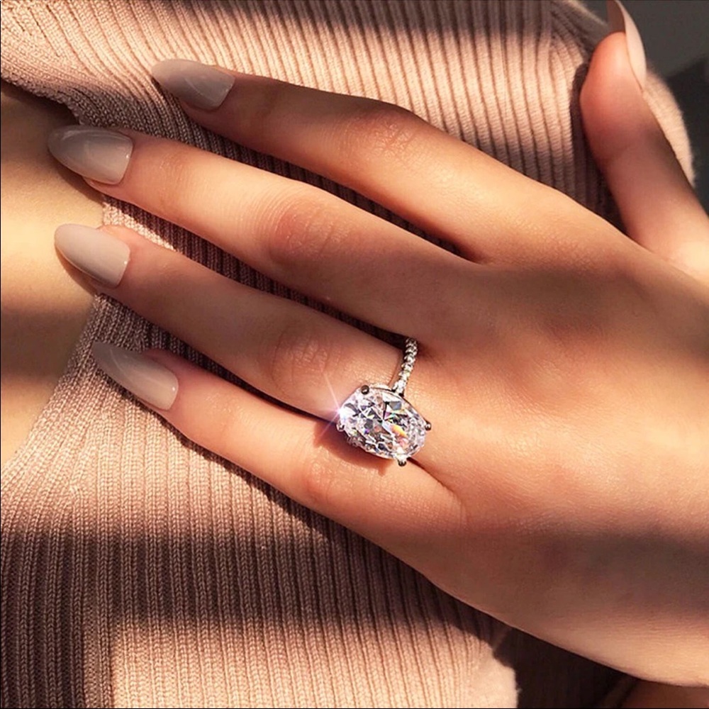 Solitaire Lovers Ring Oval 5ct - Picture 4 of 7